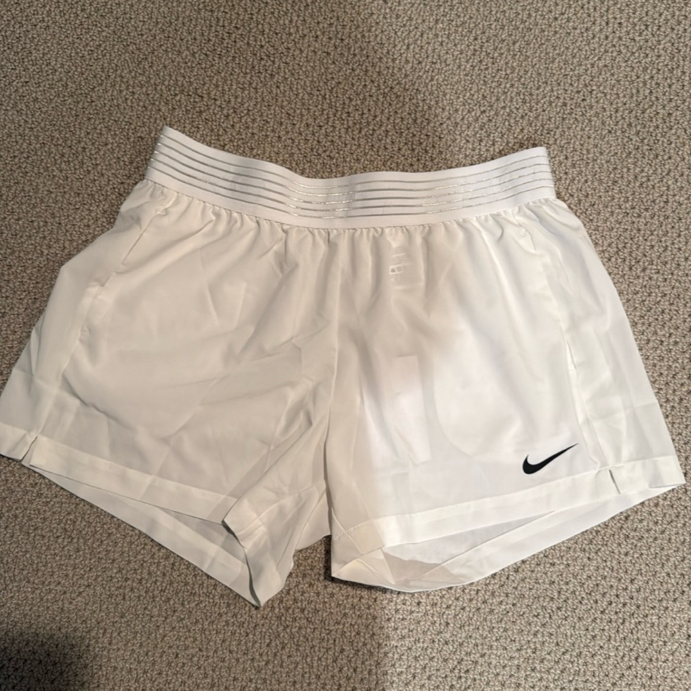 Nike shorts size M NWT